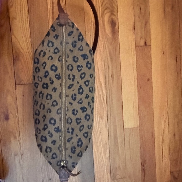 Madewell The Canvas Sling Bag in Leopard Love Dried Cedar - Picture 12 of 17